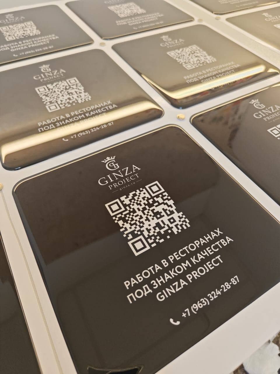 Наклейка с QR-кодом на заказ — пример работы 2